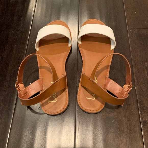 Lulu’s Sandals - Picture 2 of 4